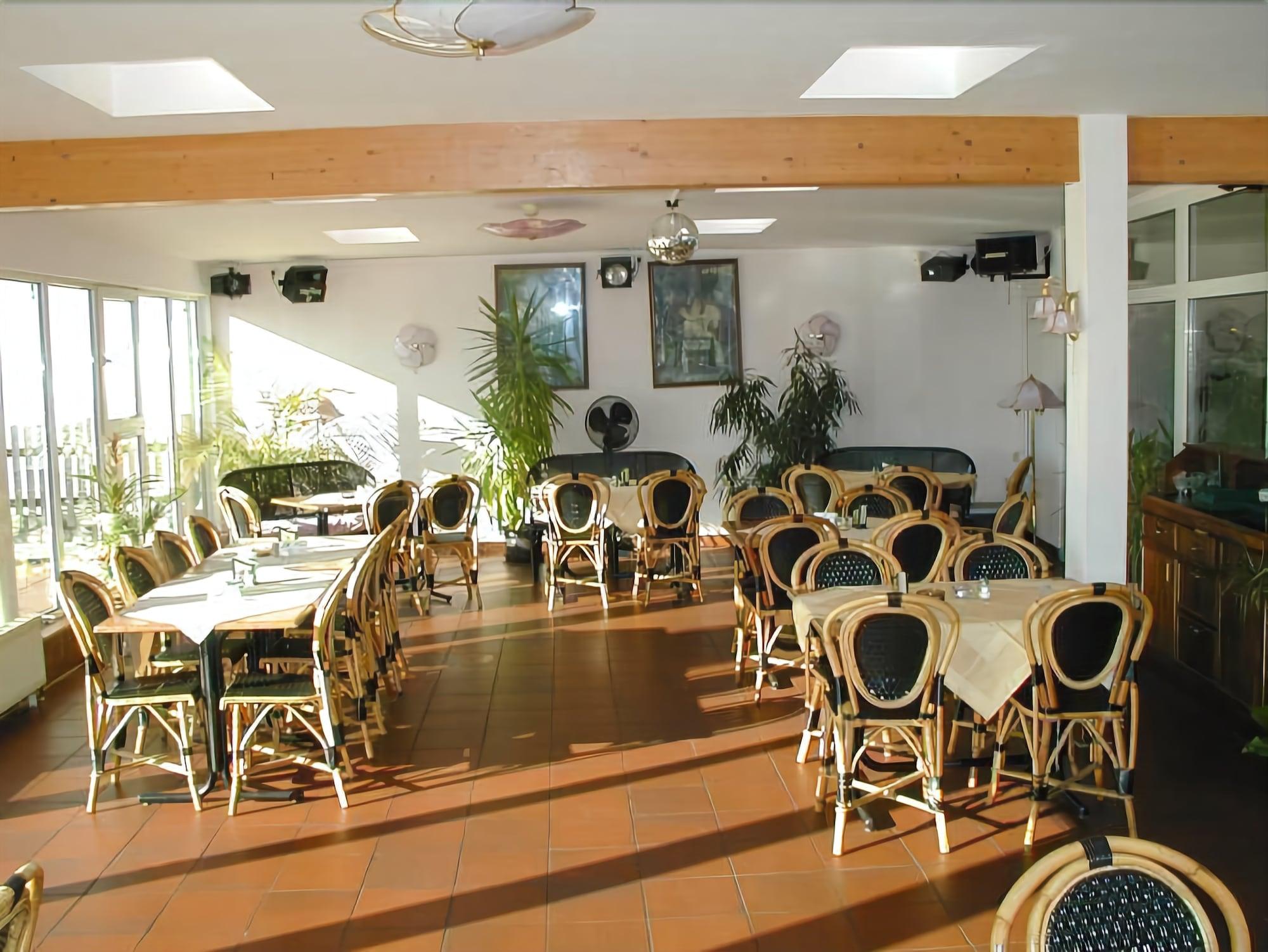 Hotel Lindenberger Hof Аренсфельде Экстерьер фото