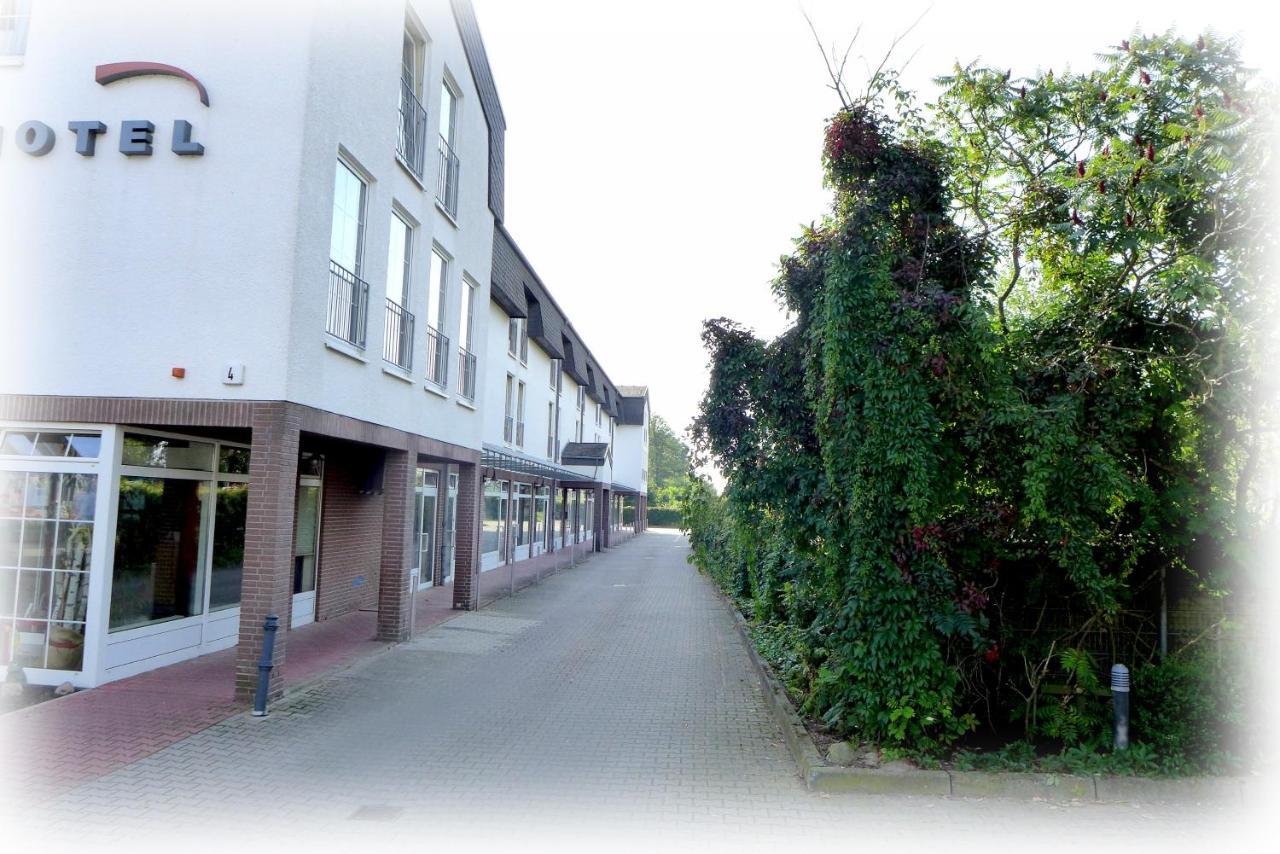 Hotel Lindenberger Hof Аренсфельде Экстерьер фото
