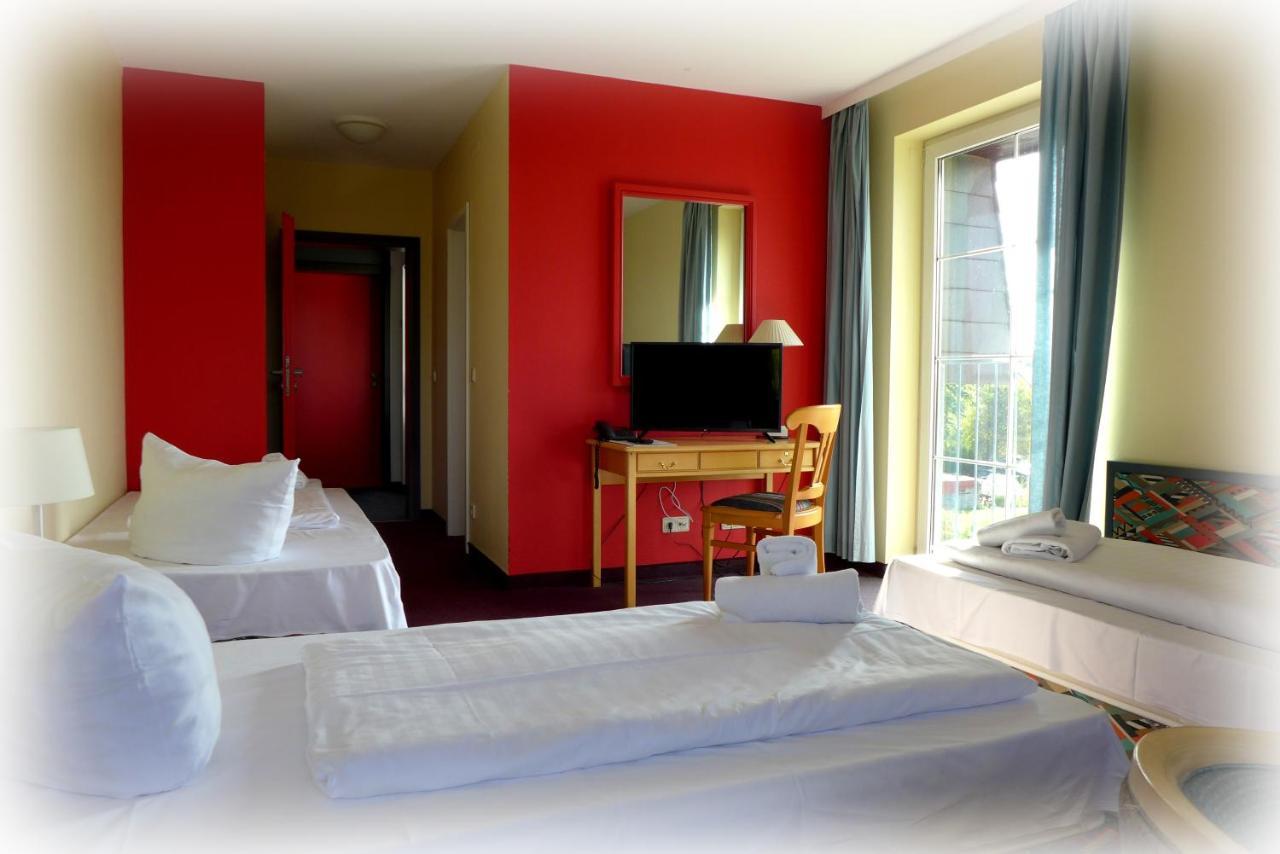 Hotel Lindenberger Hof Аренсфельде Экстерьер фото